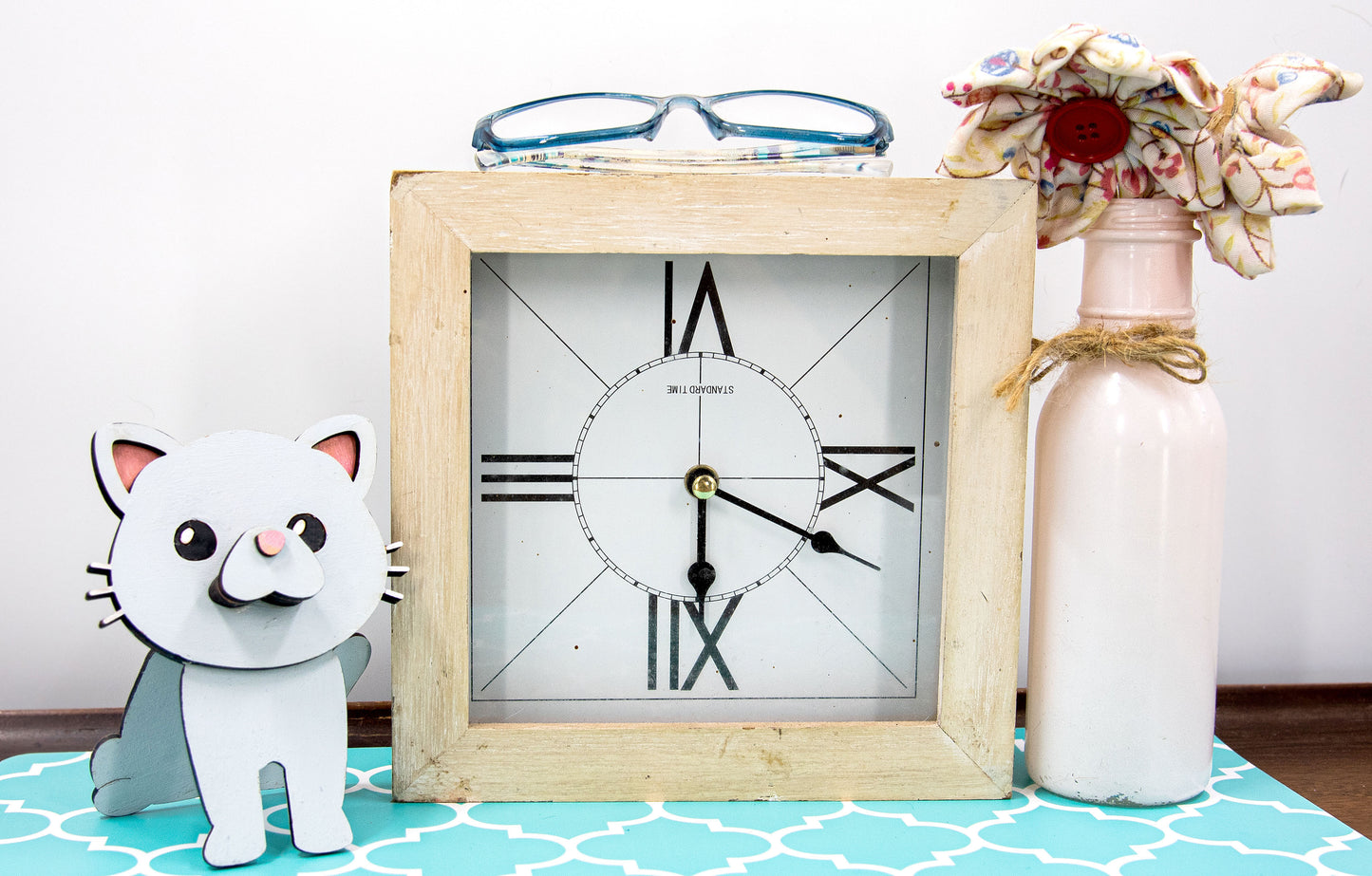 Custom-painted wooden cat glasses holder shaped like a sitting cat with eyeglasses resting on its nose. Available in black, white, orange, gray, tabby, Siamese, tuxedo, or painted from your cat's photo with optional name personalization.