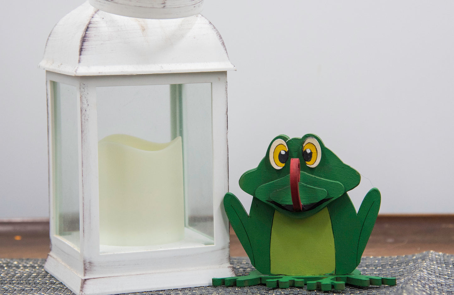 Hand-painted wooden frog-shaped glasses holder with bulging eyes and a flat base to hold eyeglasses. Ideal for desks, nightstands, or gifting to frog lovers and animal fans