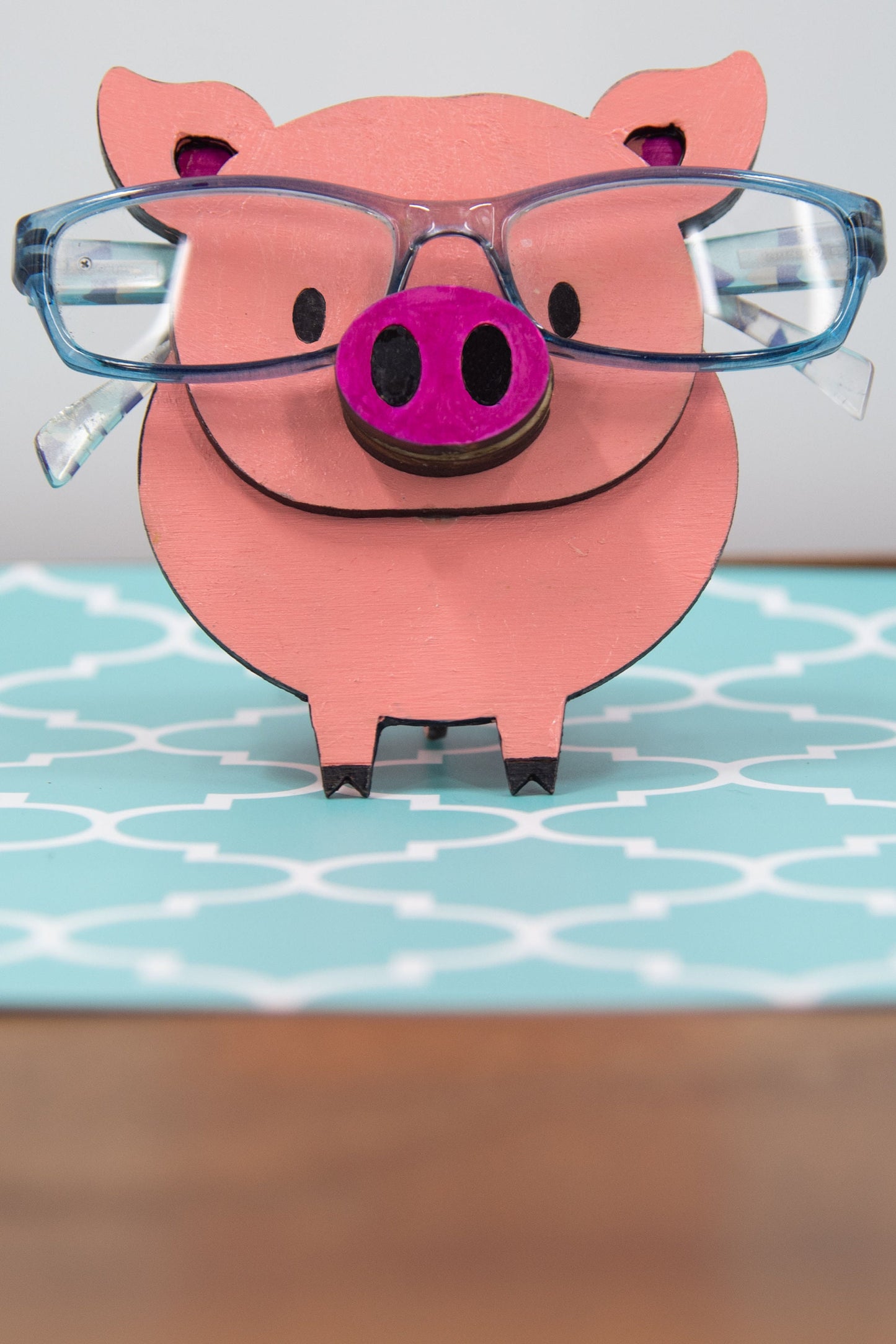Custom pig decor and glasses holder - Eyeglasses stand