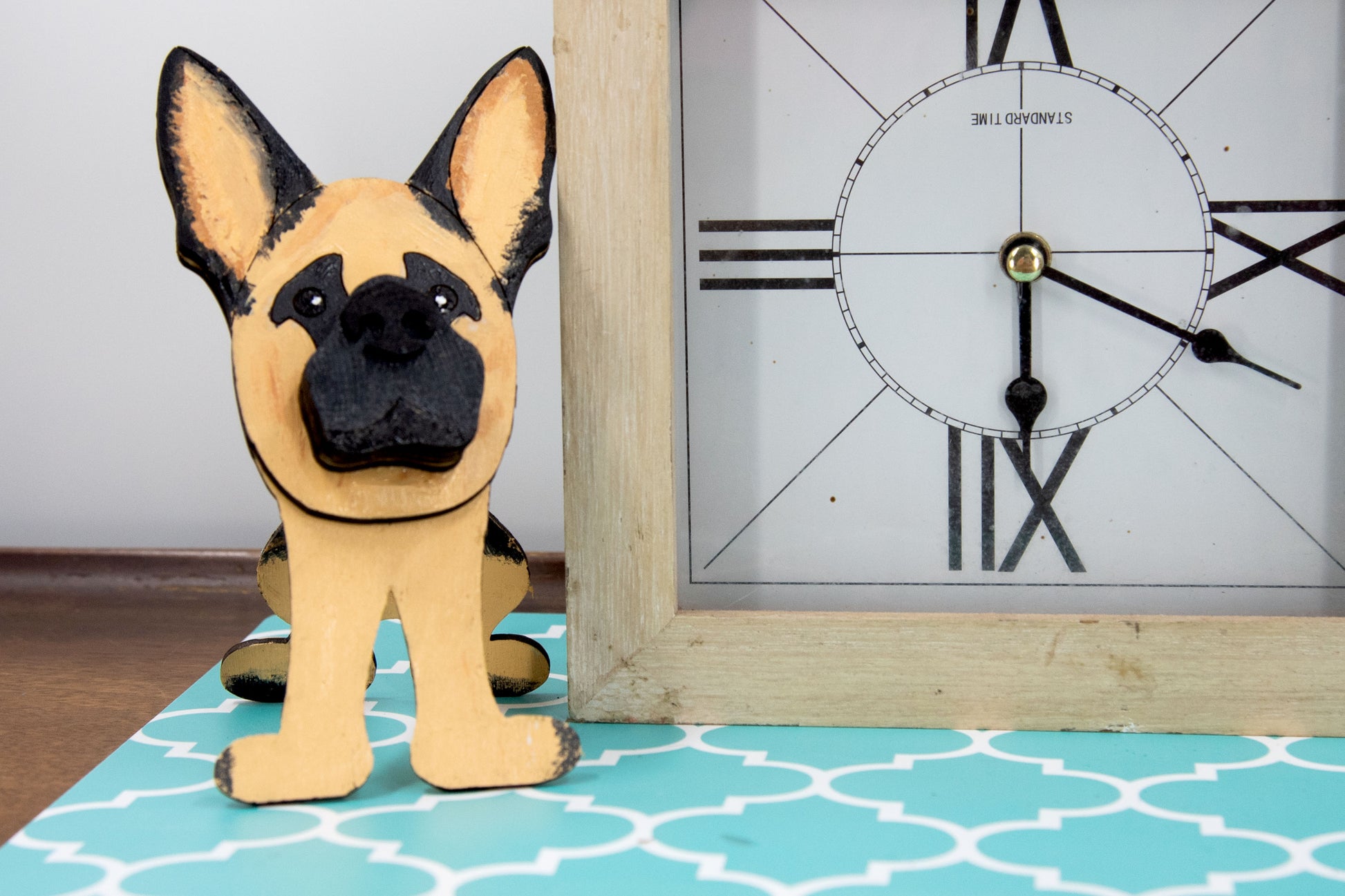 Handmade wooden German Shepherd glasses holder, crafted with carved facial details and a secure snout-shaped rest for eyeglasses. Finished in rustic paint tones with optional personalization, this dog-shaped stand is both a charming gift and a functional decor piece for pet lovers, especially German Shepherd owners. Ideal for desks, nightstands, or entry tables.