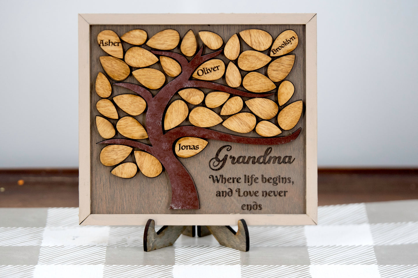 Personalized Wooden Family Tree Wall Art with Engraved Leaves – Custom Names Gift for Mom or Grandma