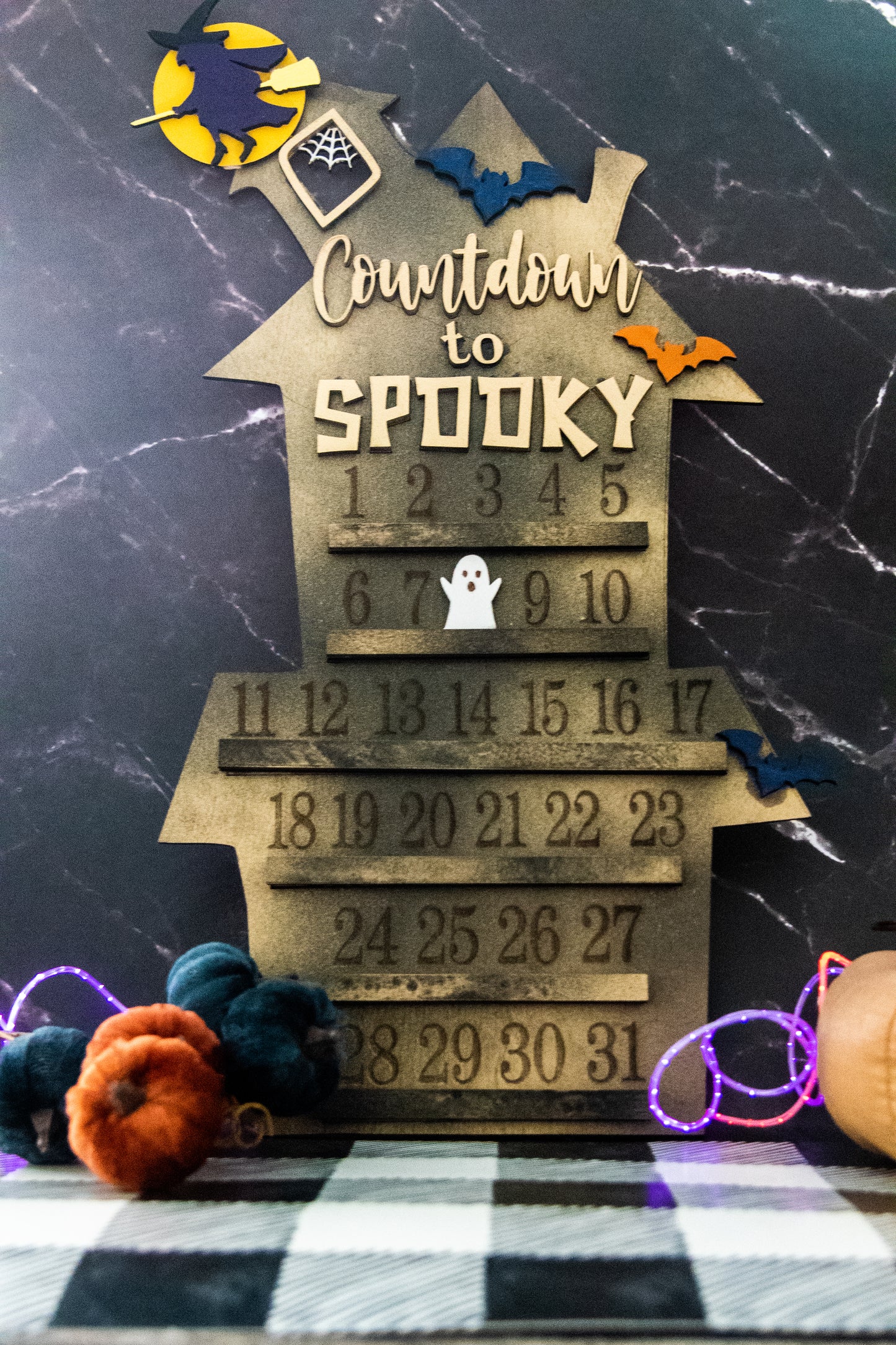 Haunted House Halloween Countdown Sign – Spooky Decor with 31-Day Marker Pieces