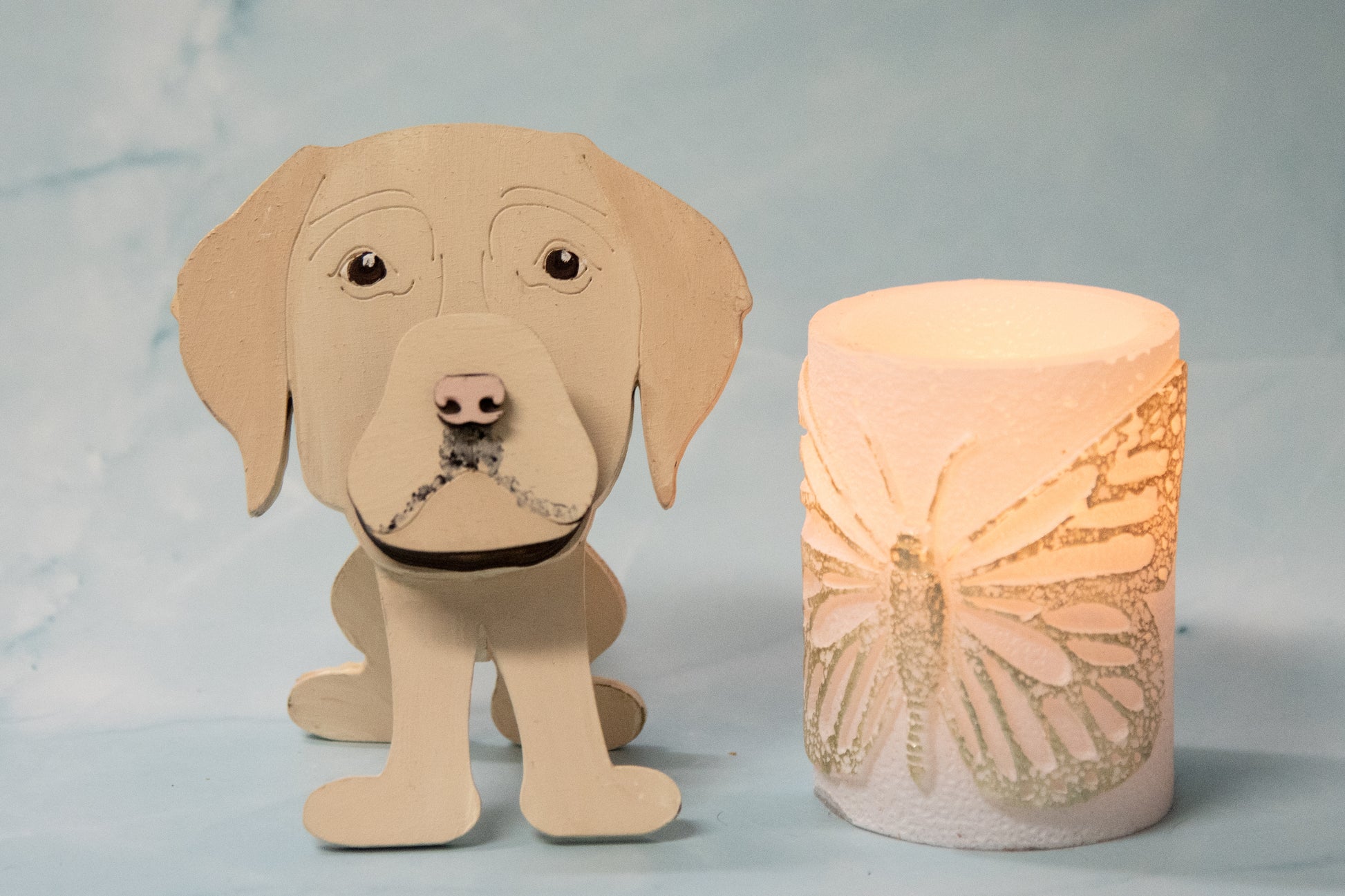 Custom handmade glasses holder shaped like a black and yellow Labrador Retriever, designed to hold eyeglasses or sunglasses. Features include a wooden build, optional DIY kit for paint-your-own fun, and an engraved nameplate for personalization. Shown assembled and with DIY parts, this functional and decorative dog-shaped