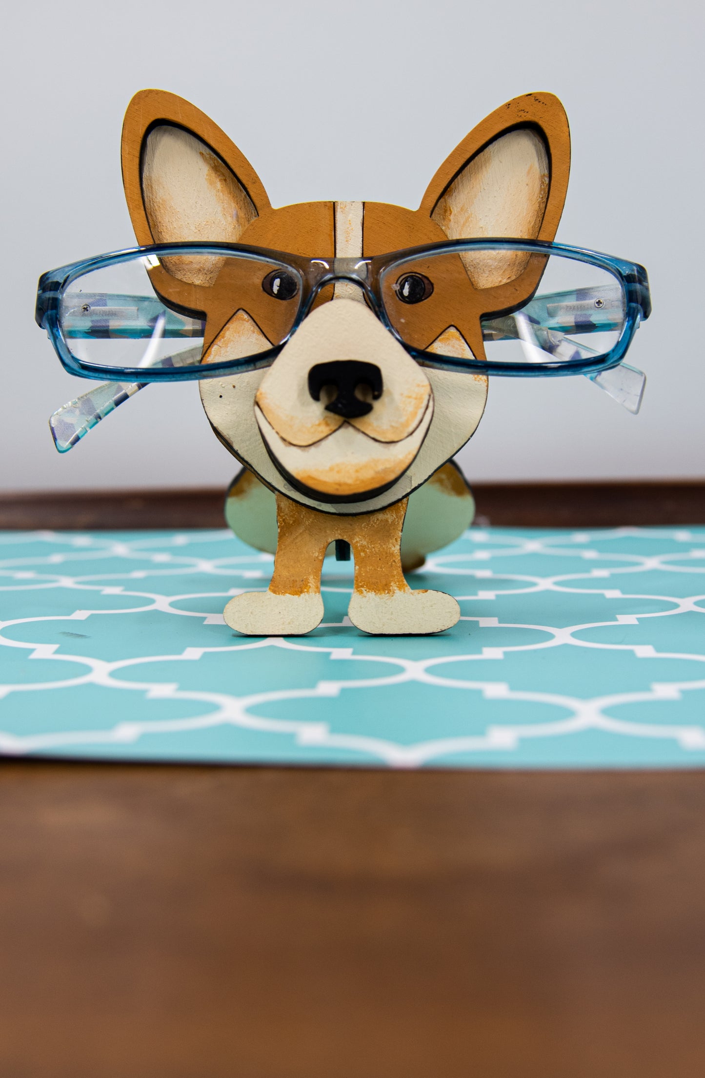 DIY paint-your-own wooden Corgi dog glasses holder kit, designed as a whimsical craft project and practical eyeglass organizer. Includes pre-cut wooden Corgi stand, ready for painting in Pembroke, Cardigan, or custom dog colors. Perfect for dog lovers, creative gift ideas, and pet-themed decor that keeps your glasses safe in adorable style.