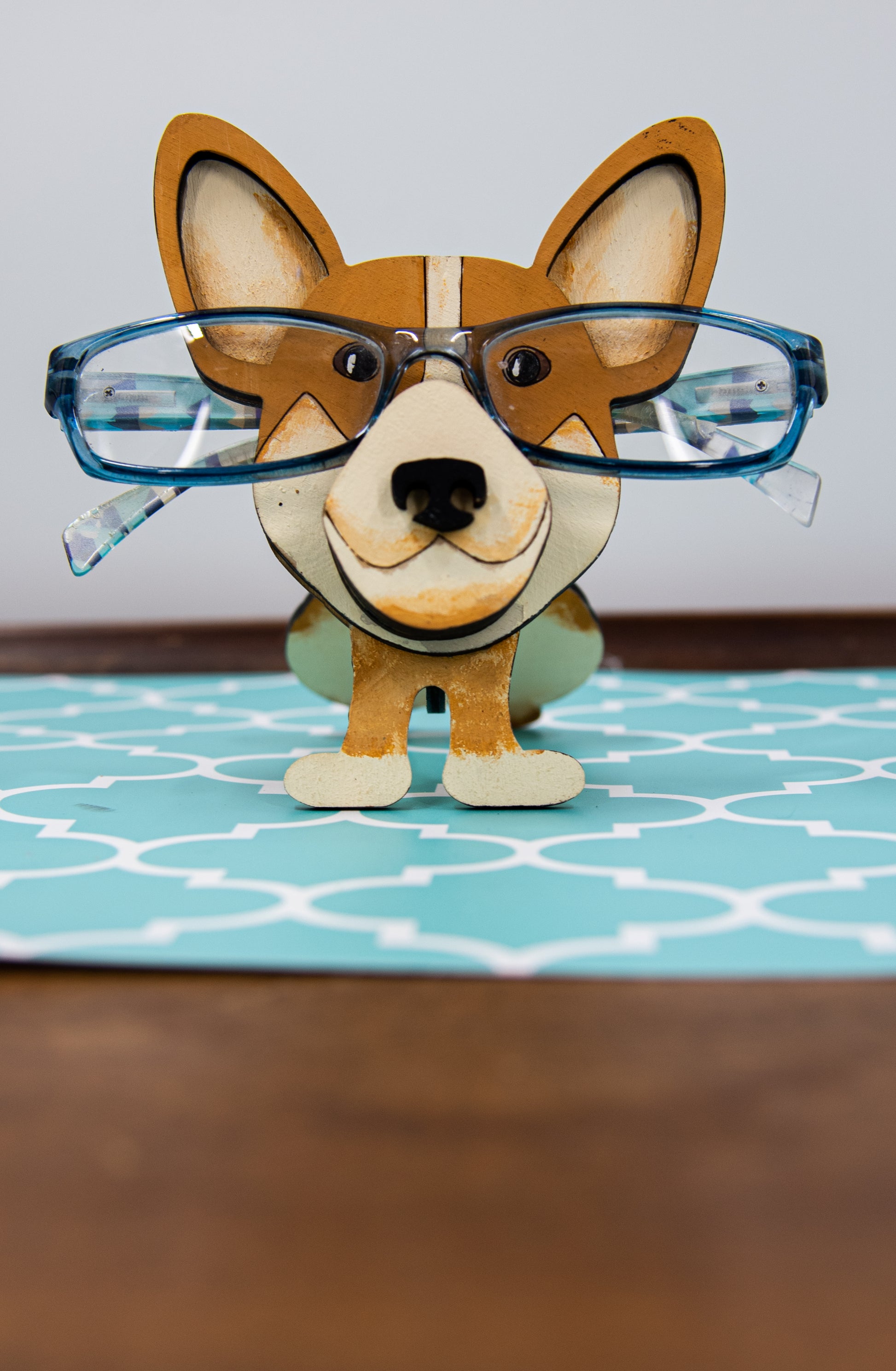 DIY paint-your-own wooden Corgi dog glasses holder kit, designed as a whimsical craft project and practical eyeglass organizer. Includes pre-cut wooden Corgi stand, ready for painting in Pembroke, Cardigan, or custom dog colors. Perfect for dog lovers, creative gift ideas, and pet-themed decor that keeps your glasses safe in adorable style.