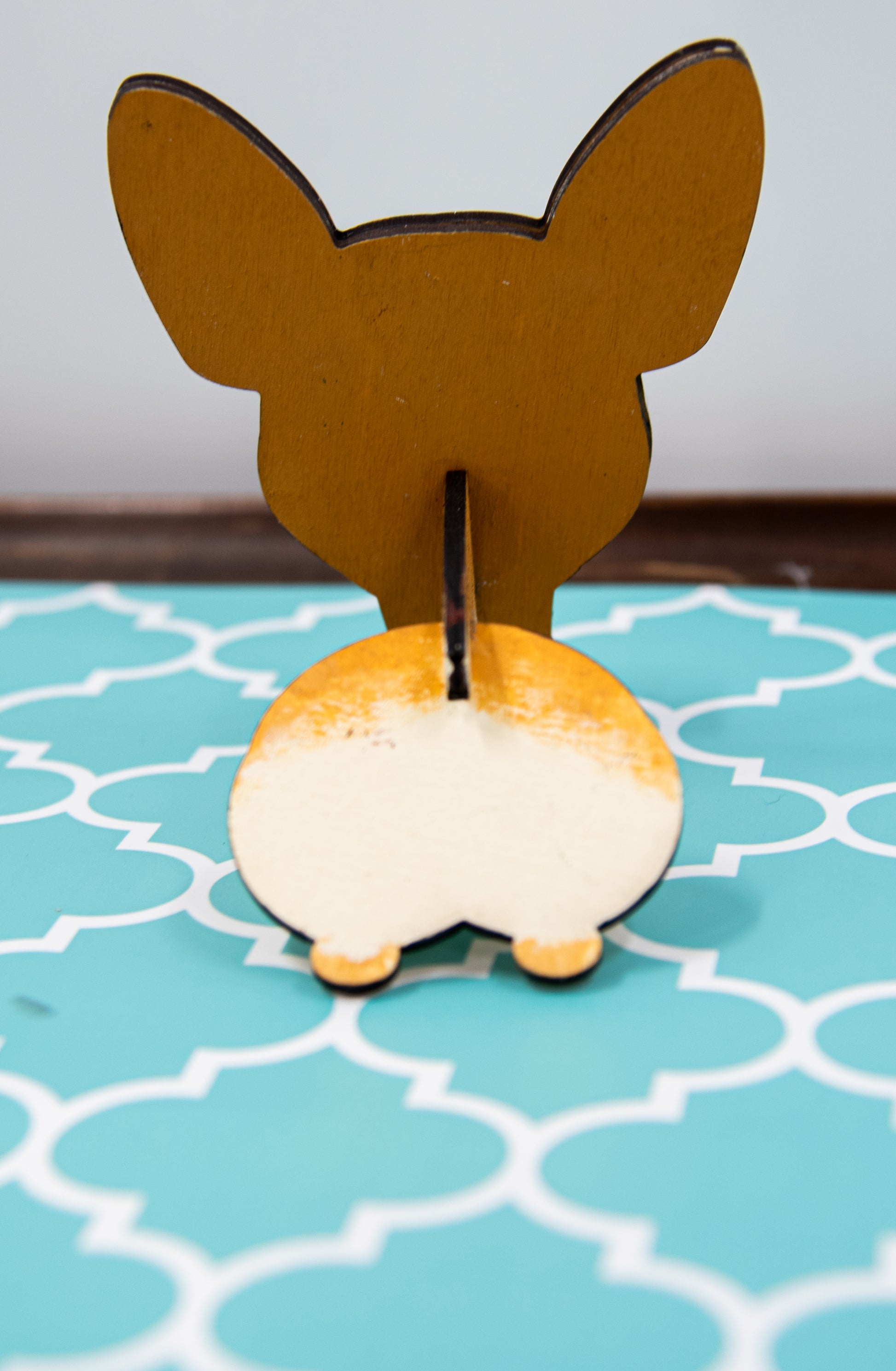 DIY paint-your-own wooden Corgi dog glasses holder kit, designed as a whimsical craft project and practical eyeglass organizer. Includes pre-cut wooden Corgi stand, ready for painting in Pembroke, Cardigan, or custom dog colors. Perfect for dog lovers, creative gift ideas, and pet-themed decor that keeps your glasses safe in adorable style.