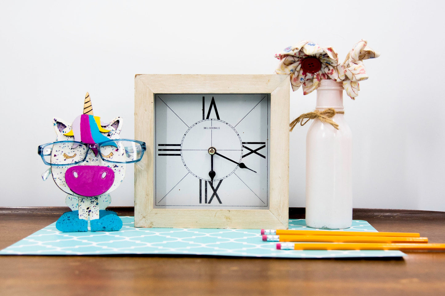 Custom Kids Unicorn decor and glasses holder - Eyeglasses stand
