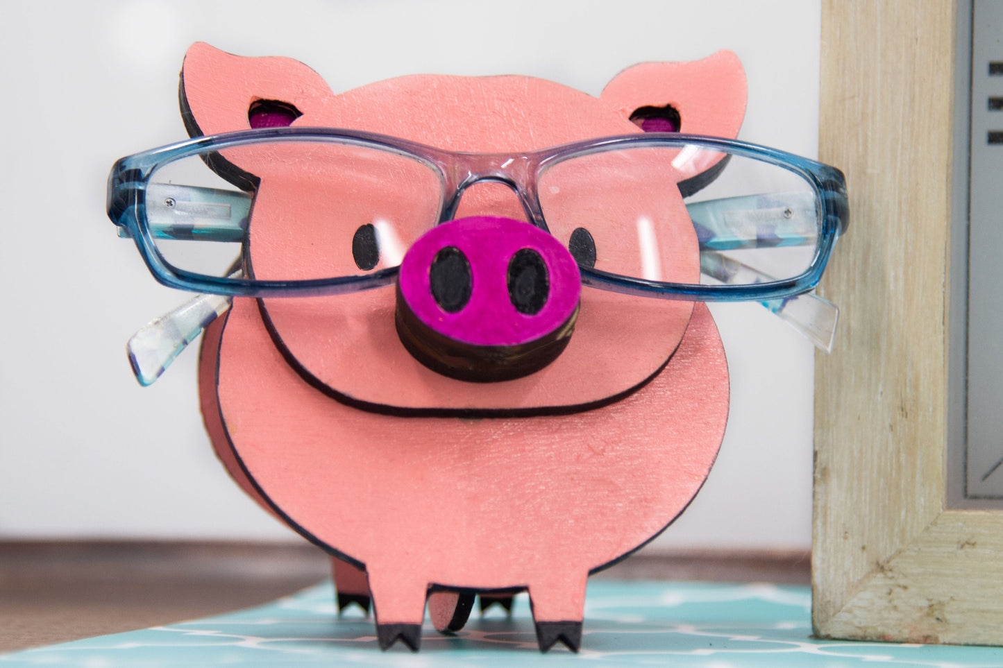 Custom pig decor and glasses holder - Eyeglasses stand