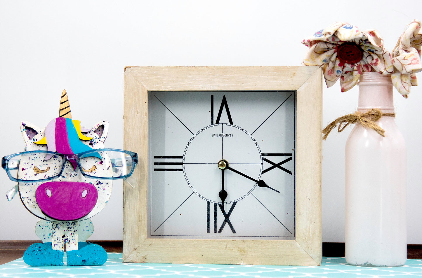 Custom Kids Unicorn decor and glasses holder - Eyeglasses stand